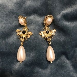 Gold Bees and pearls earrings